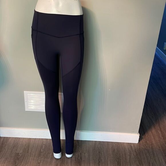 Lululemon size 4 leggings/tights - Picture 1 of 3